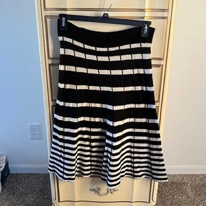 Black and white sweater skirt Med Cato